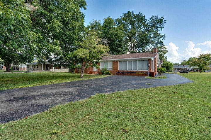 Property Photo:  904 Highland Avenue  TN 37347 