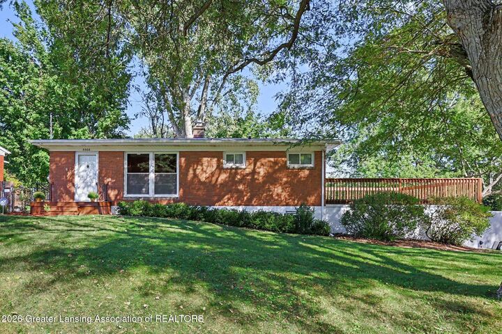 Property Photo:  5566 Coral Way  MI 48840 