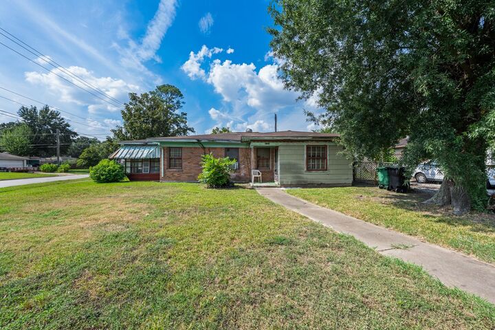 Property Photo: 8101 Howard Drive TX 77017