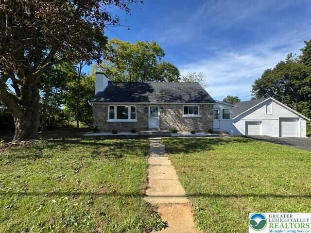 Property Photo:  1561 Limeport Pike  PA 18036 