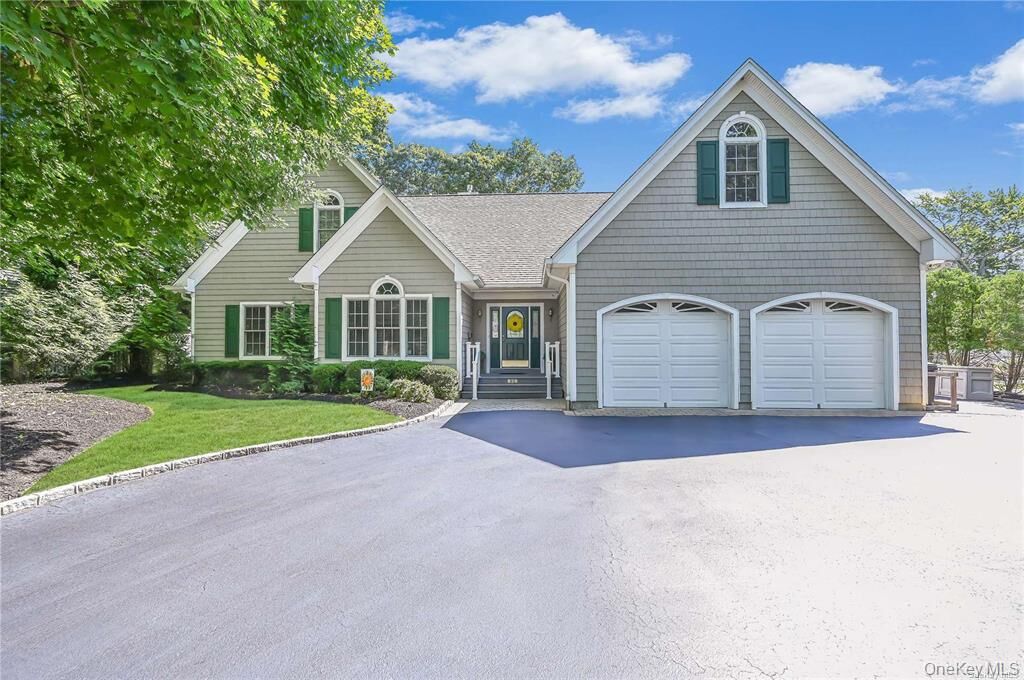 Property Photo: 828 Pondview Road NY 11901
