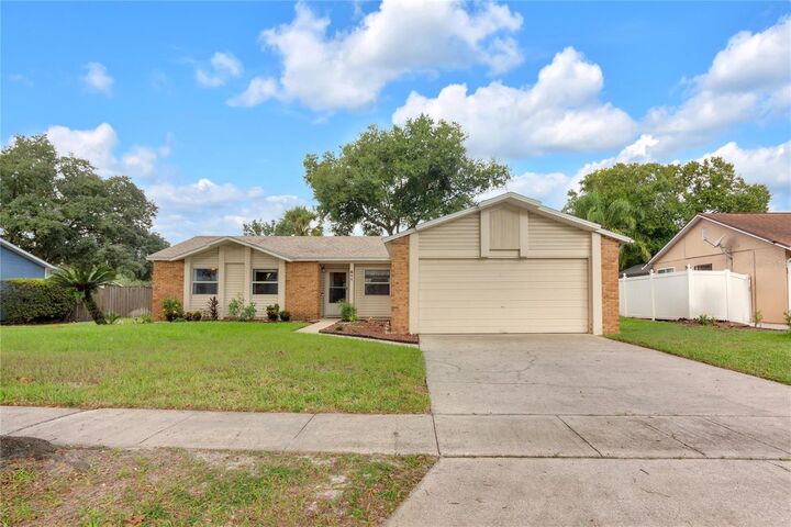 Property Photo: 611 Sherwood Oaks Circle FL 34761