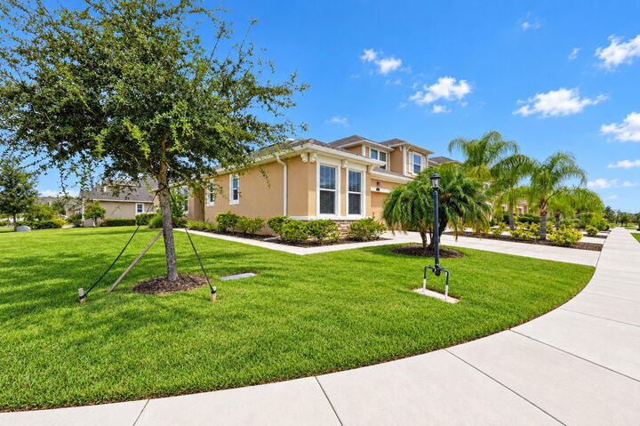 Property Photo: 11511 Rolling Green Drive FL 34211