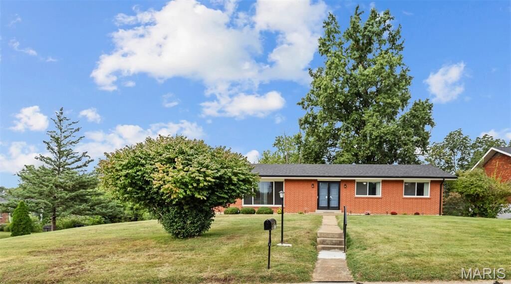 Property Photo: 10621 Rebecca Drive MO 63128
