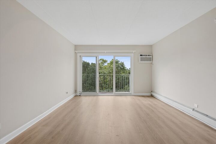 Property Photo: 5125 Blodgett Avenue 507 IL 60515