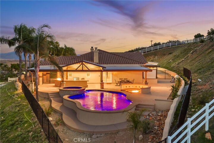 Property Photo:  40055 Valle Vista  CA 92562 