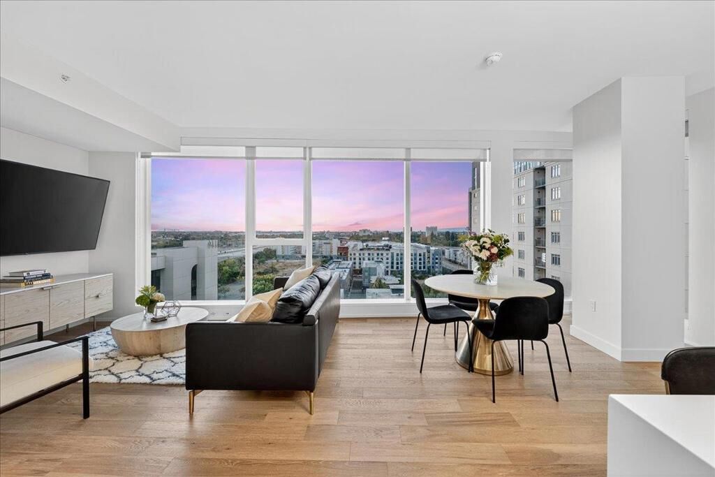 Property Photo:  188 W Saint James Street 11101  CA 95110 