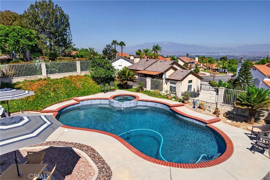 Property Photo: 280 Clearwood CA 92506
