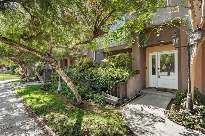 Property Photo:  11622 Oxnard Street  CA 91606 