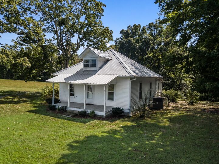 Property Photo: 3 Albert Fentress Rd TN 37073