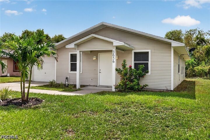 Property Photo:  3656 Suntrust Drive  FL 33916 