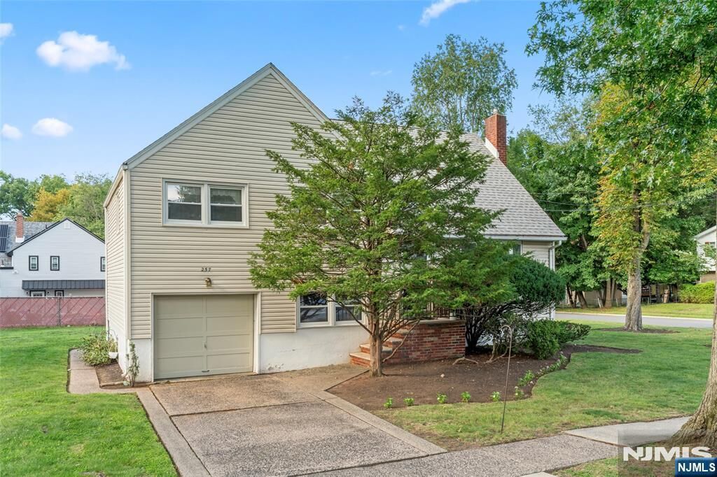 Property Photo:  257 Hamilton Road  NJ 07666 