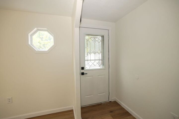 Property Photo: 4 Briarwood Drive NH 03054