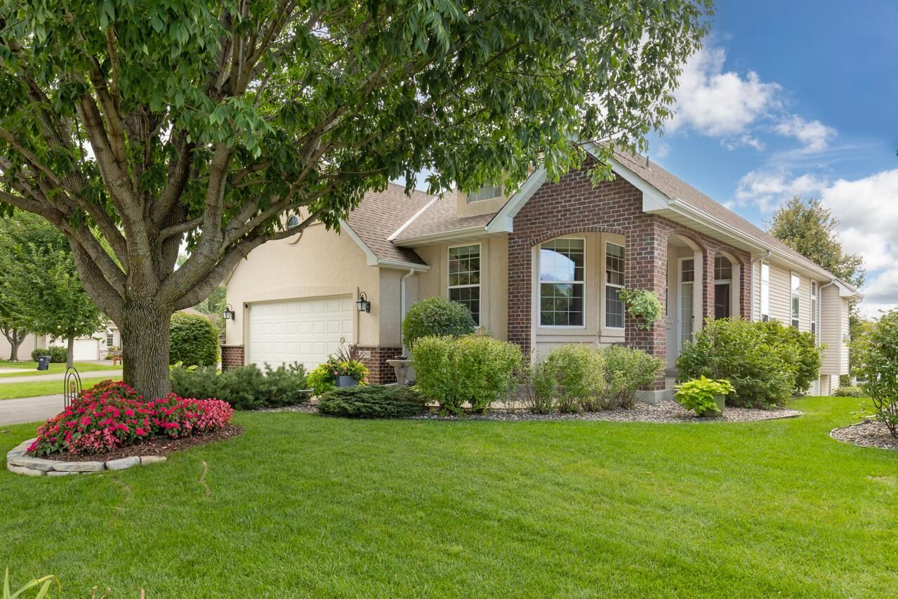 Property Photo:  18711 Farmstead Circle  MN 55347 