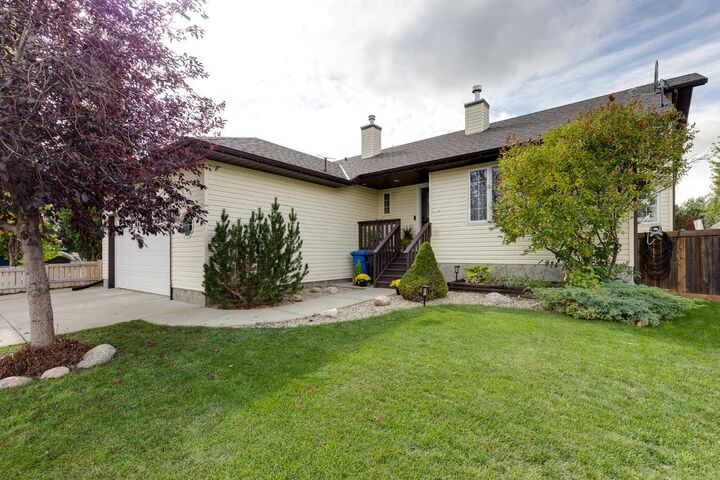 Property Photo:  620 Pioneer Drive  AB T0M 1B0 