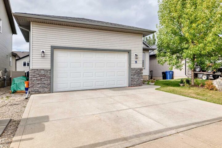 Property Photo:  11 Bondar Gate  AB T0M 0N0 