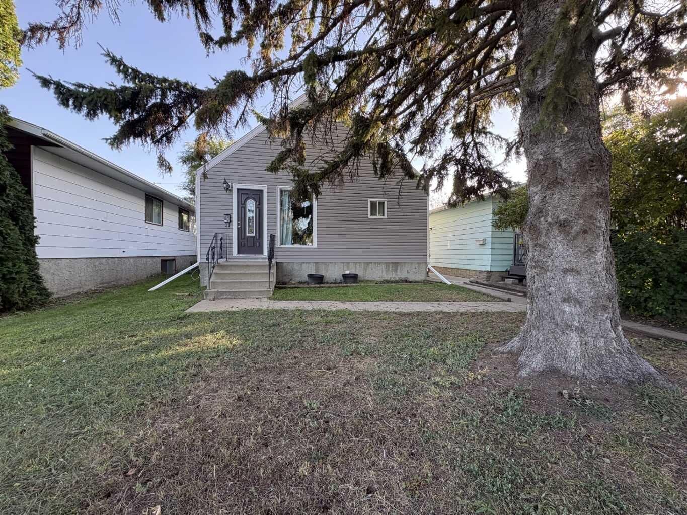 Property Photo: 4705 49 Street SK S9V 0L9