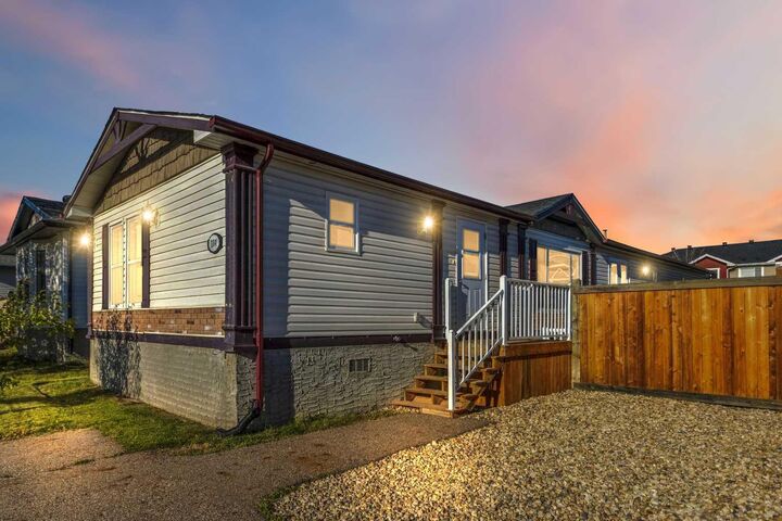 Property Photo:  104 Cedar Street  AB T9K 0J8 