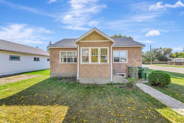Property Photo:  5021 54A Street  AB T9V 0S2 
