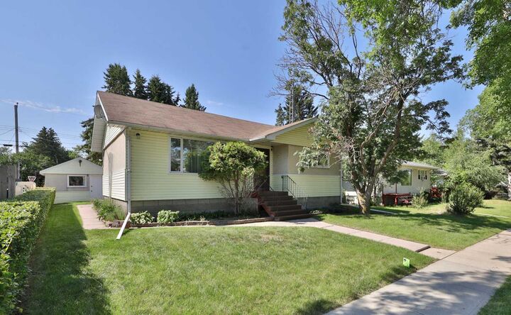 Property Photo:  5615 51 Avenue  AB T4V 0W3 