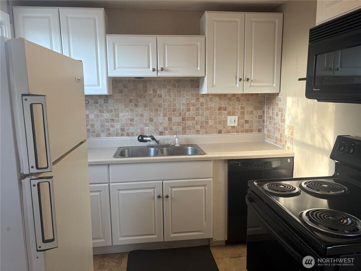 Property Photo:  427 N Mattson Drive  WA 98837 