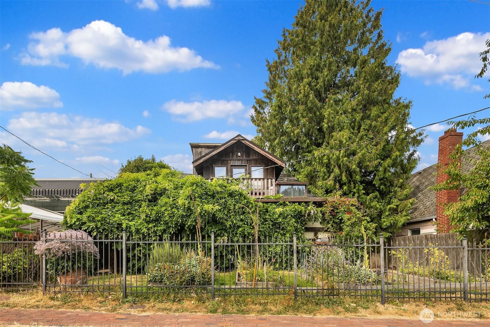 Property Photo: 652 NW 85th Street WA 98117
