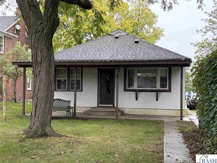 Property Photo: 1008 Broadway St South MN 56073