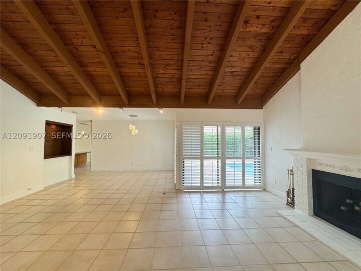 Property Photo:  76 Ivy Rd 76  FL 33021 