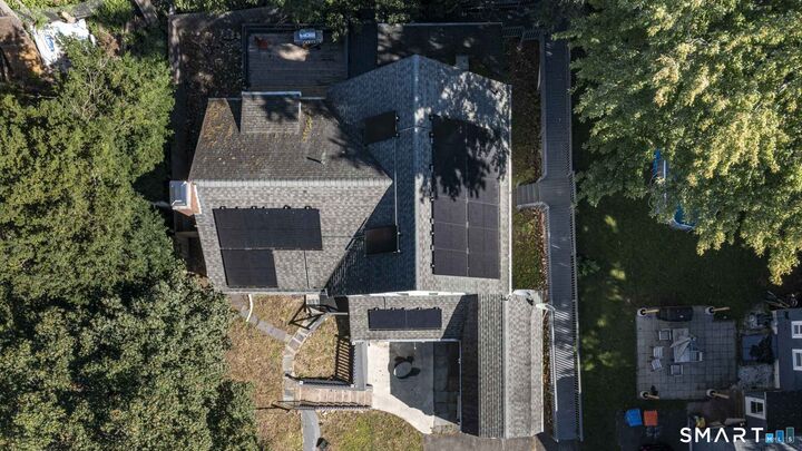 Property Photo: 18 Markham Place CT 06450