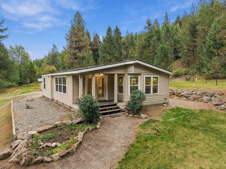 Property Photo:  39208 N Elk-Chattaroy Rd  WA 99009 