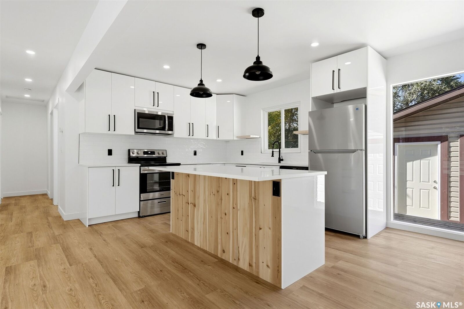 Property Photo: 3312 Grant Road SK S4S 5H5