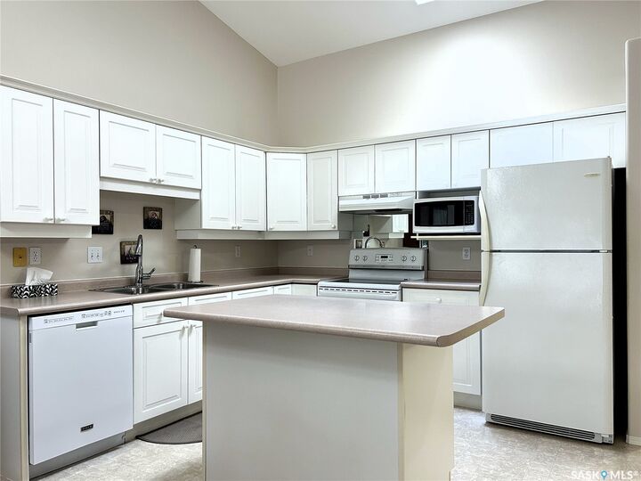 Property Photo:  815 Heritage Green 240  SK S7H 5R6 