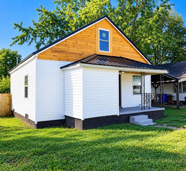 Property Photo:  942 4th St  OH 45601 