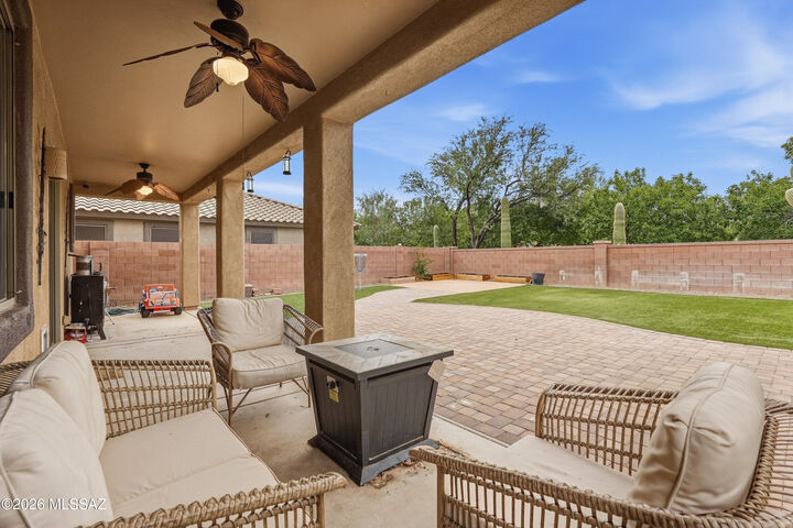 Property Photo:  126 W Calle Patio Lindo  AZ 85629 