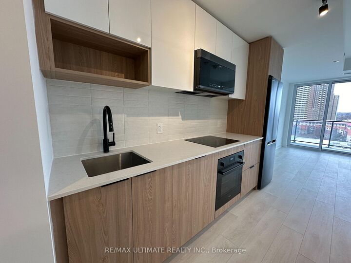 Photo de la propriété:  5 Defries Street 1022  ON M5A 0W7 