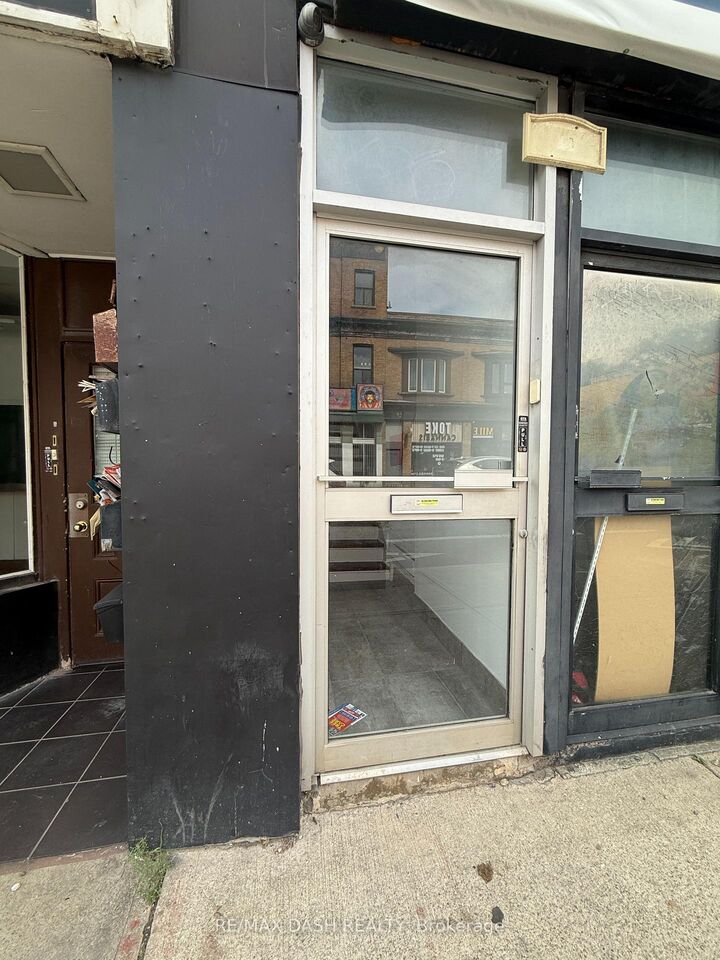 Property Photo:  1303 Bloor Street W 2  ON M6H 1P1 