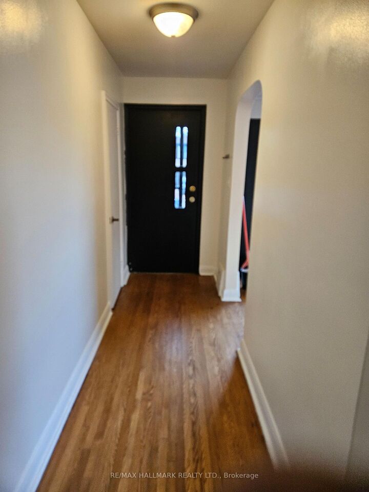 Property Photo:  4 Clevedon Street  ON M3M 1M4 