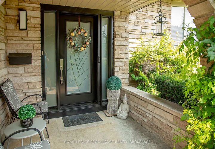 Property Photo:  717 Laidlaw Crescent  ON K7M 5M3 