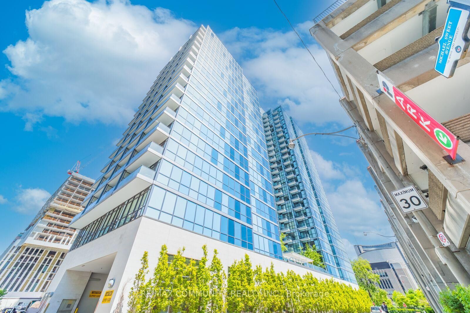 Property Photo:  210 Simcoe Street 1210  ON M5T 2W5 