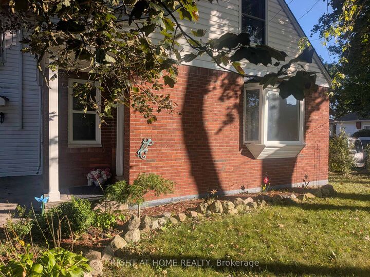 Property Photo:  242 Arthur Street Suite B  ON L7J 1M1 