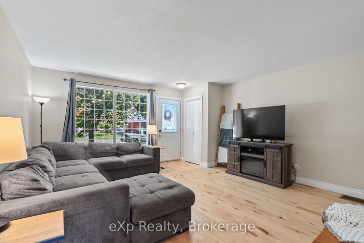 Property Photo:  286 Dufferin Street  ON N5A 2H2 