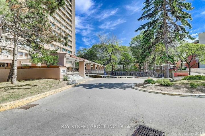 Property Photo:  100 Leeward Glenway 1010  ON M3C 2Z1 