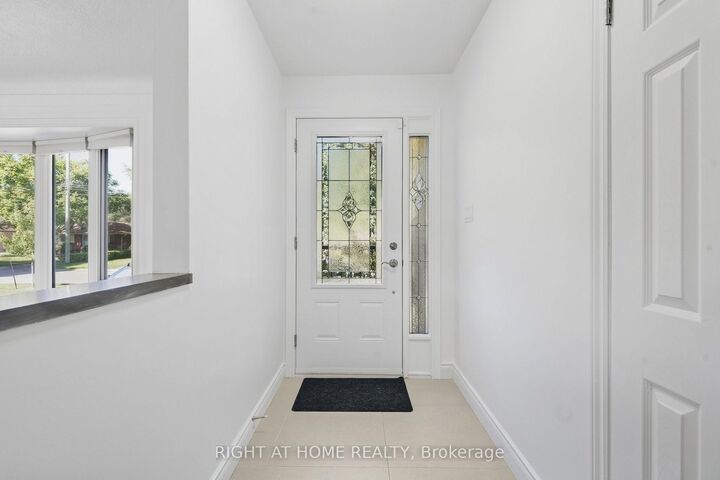 Property Photo:  49 Beverly Crescent  ON L3C 3P7 