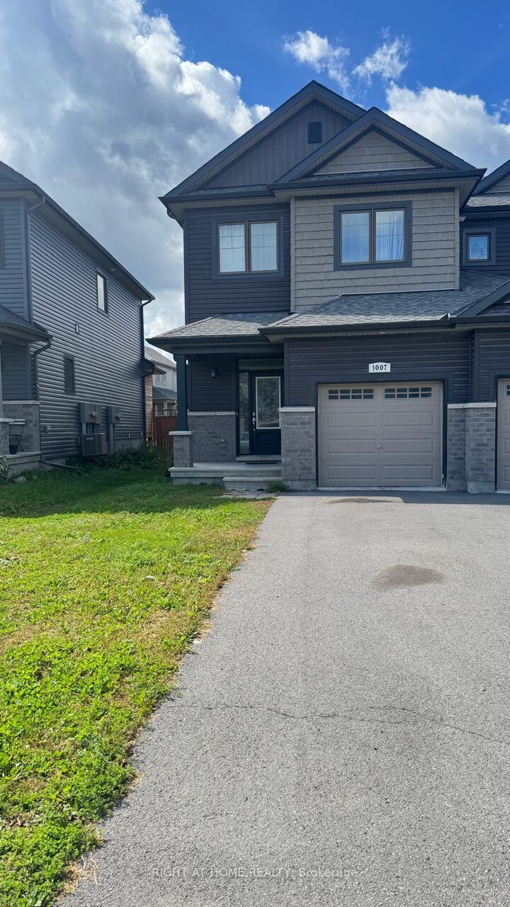 Property Photo:  1007 Cedar Creek Drive  ON K1X 0G4 