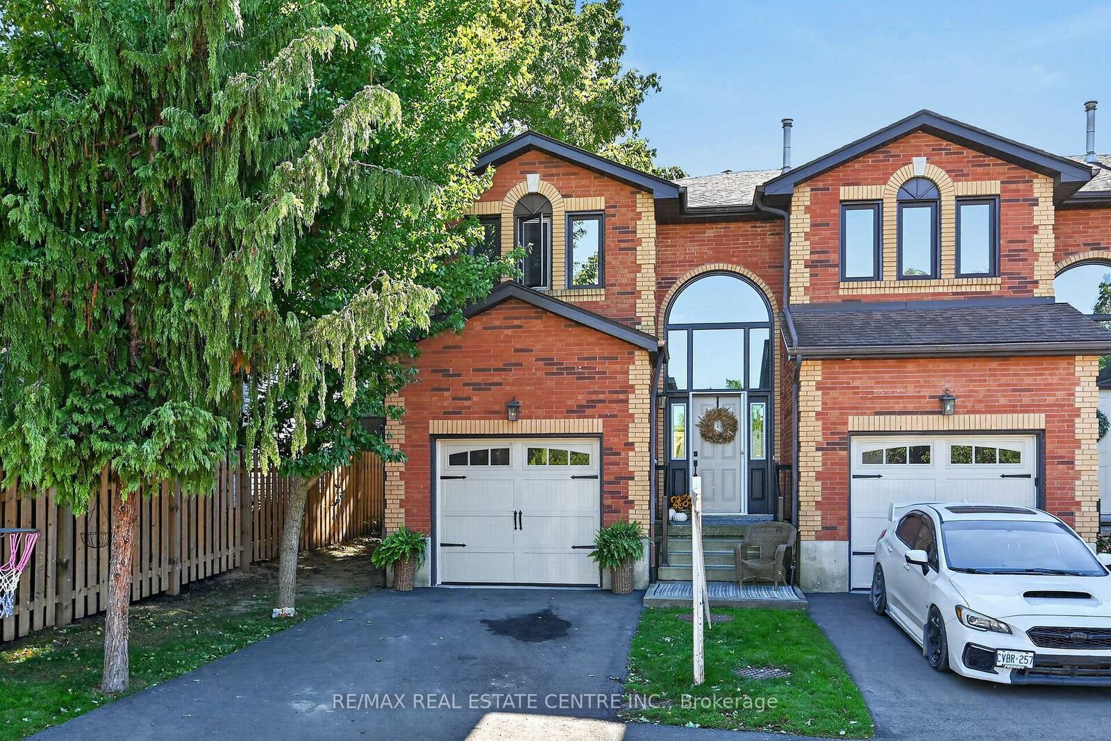 Property Photo: 54 Argyle Street S 1 ON N3W 1H9