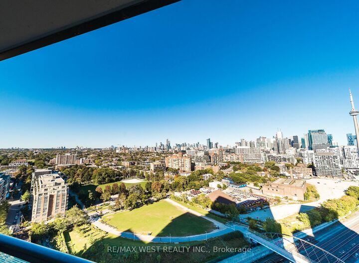 Photo de la propriété:  50 Ordnance Street 1810  ON M6K 0C9 