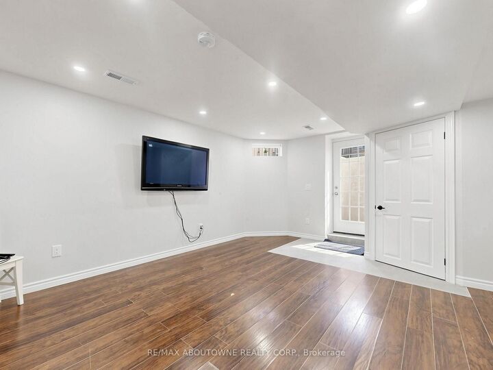 Property Photo:  3850 Partition Road Basement  ON L5N 8N2 