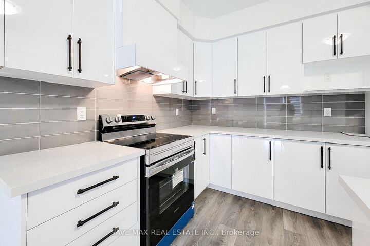 Photo de la propriété:  62 Hitchman St Street N  ON N3L 0L8 
