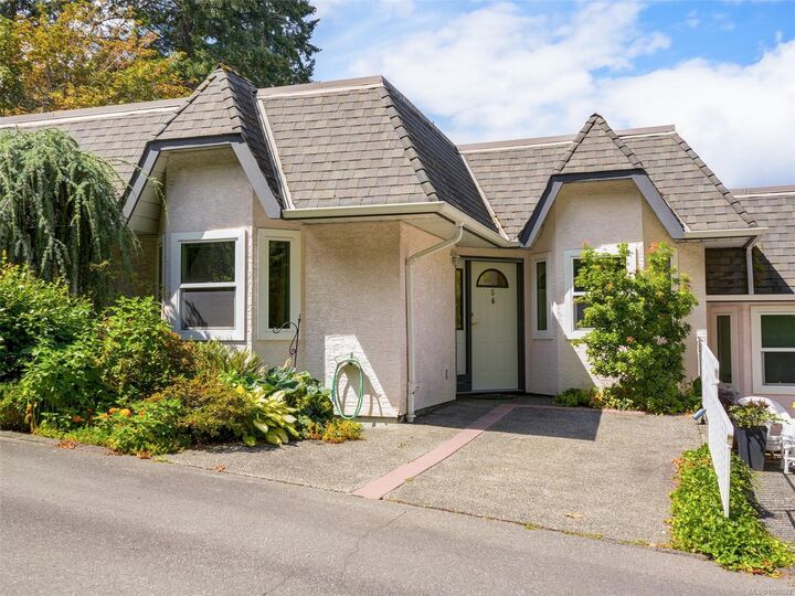 Property Photo:  930 Josephine Rd #5  BC V8M 1B3 