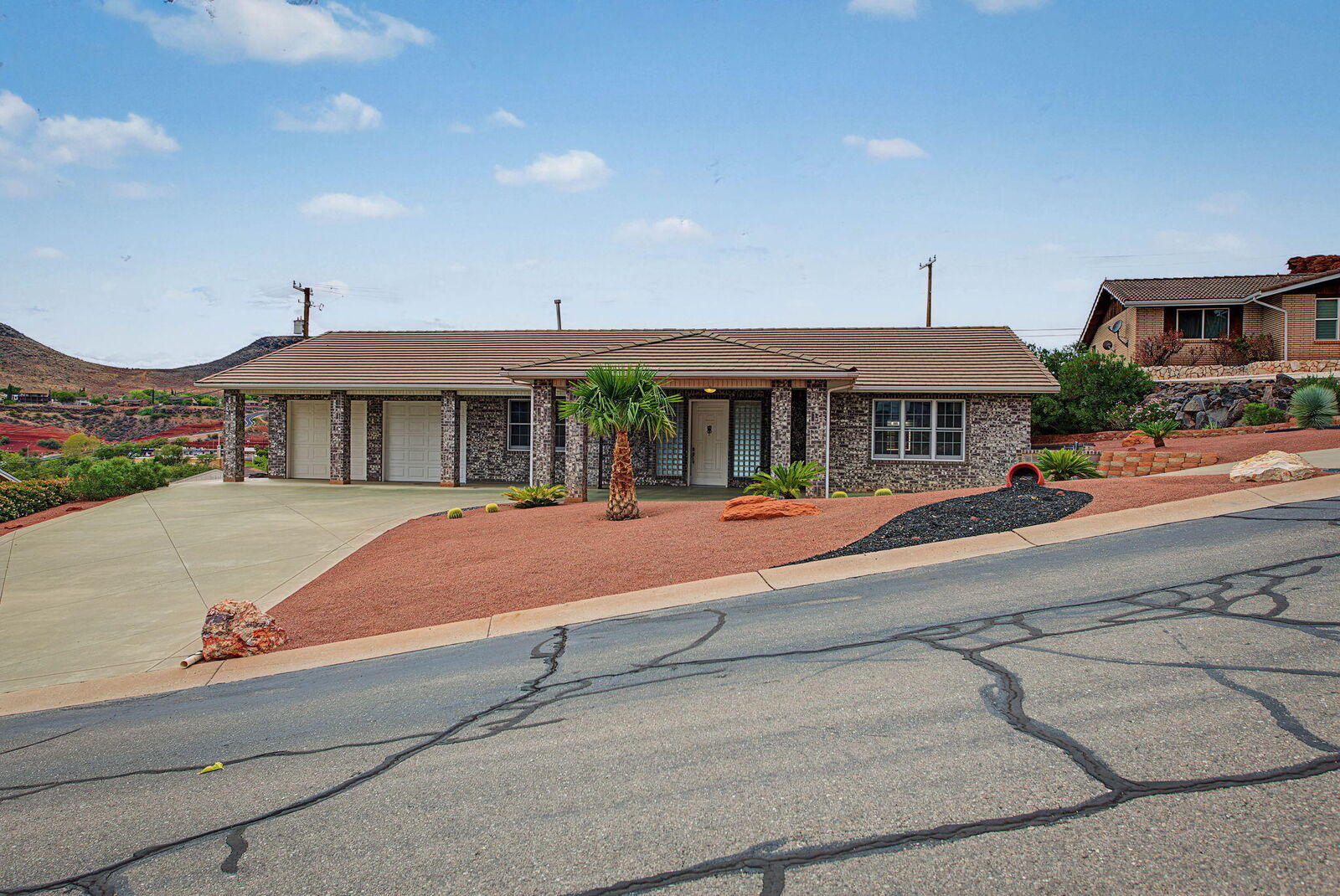 Property Photo:  339 W Sandstone Cir  UT 84770 